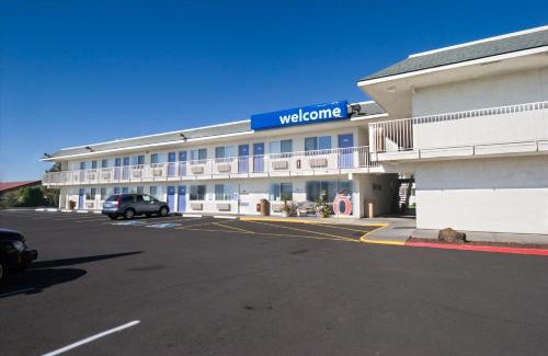 Pendleton Hotel | Welcoming Motel 6 in Pendleton, OR with Pool & Pet Options