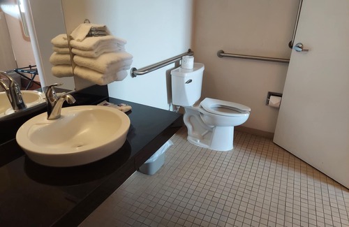 Pendleton Hotel | Budget-Friendly Motel 6 Pendleton, OR with Pool & Breakfast