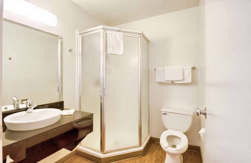 Pendleton Hotel | Budget-Friendly Motel 6 Pendleton, OR with Pool & Breakfast