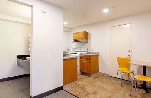 Pendleton Hotel | Budget-Friendly Motel 6 Pendleton, OR - Family Breakfast Included