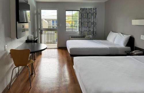 Westmont Hotel | Convenient Motel 6 in Pomona, CA - Family and Pet Friendly