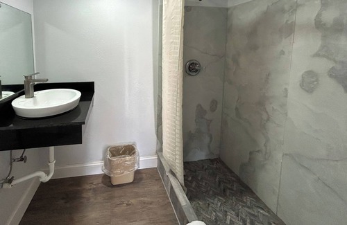 Ponca City Hotel | Comfortable Stay at Regal Inn with Family-Friendly Amenities
