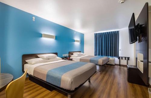 Poplar Bluff Hotel | Pet-Friendly Stay at Motel 6 in Poplar Bluff, MO
