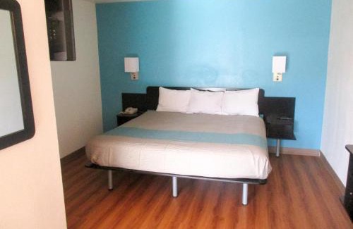 Prairie Du Chien Hotel | Pet-Friendly Motel 6 in Prairie Du Chien, WI