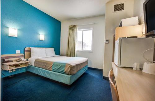 Red Deer Hotel | Pet-Friendly Comfort at Motel 6 in Red Deer, AB
