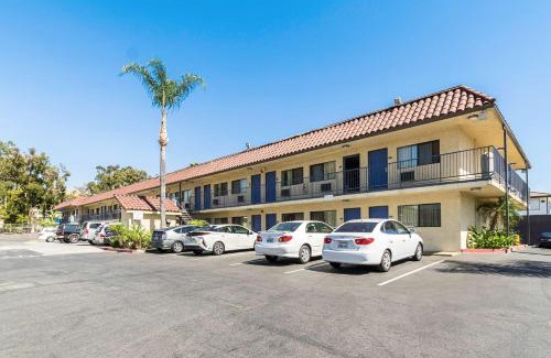 Riverside Hotel | Convenient Motel 6 Riverside, CA - UCR East with Pet Access