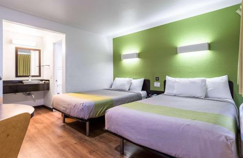 Riverside Hotel | Convenient Motel 6 Riverside, CA - UCR East with Pet Access
