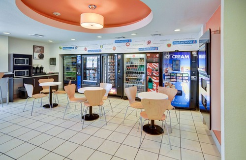 Roanoke Hotel | Convenient Comfort at Motel 6 Roanoke - Northlake Speedway