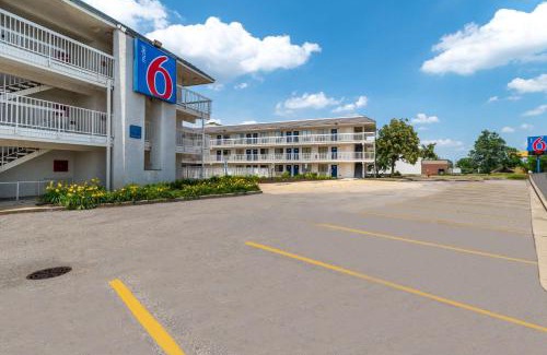 Rolling Meadows Hotel | Budget-Friendly Motel 6 in Rolling Meadows, IL - Near Chicago