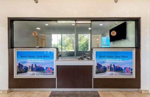 Rolling Meadows Hotel | Budget-Friendly Motel 6 in Rolling Meadows, IL - Near Chicago