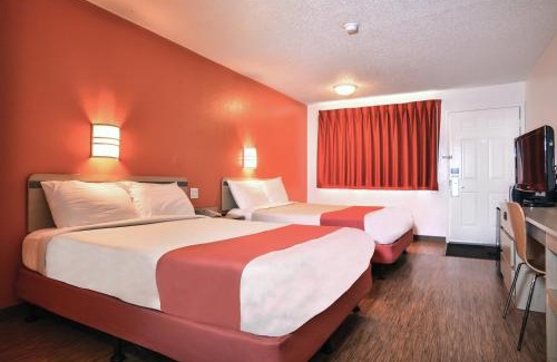 St. Joseph Hotel | Budget-Friendly Motel 6 in Saint Joseph, MO for Families