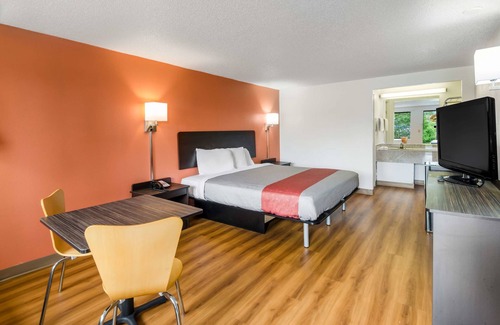 Salem Hotel | Budget-Friendly Motel 6 Salem, VA with Family Amenities