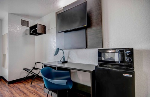 San Antonio Hotel | Budget-Friendly Motel 6 Near Sea World - San Antonio, TX
