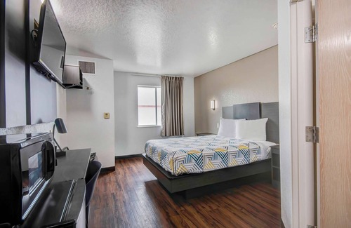 San Antonio Hotel | Budget-Friendly Motel 6 Near Sea World - San Antonio, TX