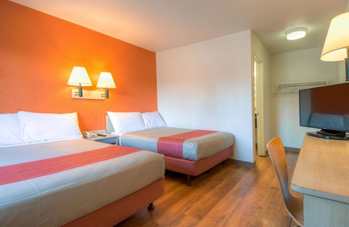 San Ysidro Hotel | Budget-Friendly Motel 6 San Ysidro with Pool & Breakfast