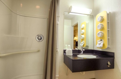 San Ysidro Hotel | Budget-Friendly Motel 6 San Ysidro with Pool & Breakfast