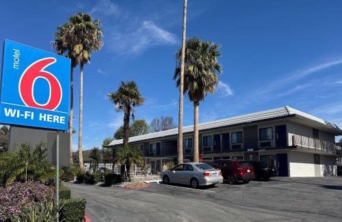 Simi Valley Hotel | Pet-Friendly Motel 6 in Simi Valley with Pool Access