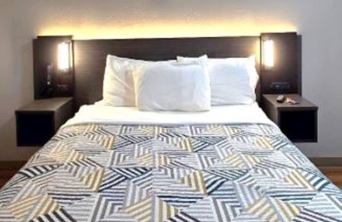 Slidell Hotel | Budget-Friendly Motel 6 Slidell, LA with Pool & Breakfast