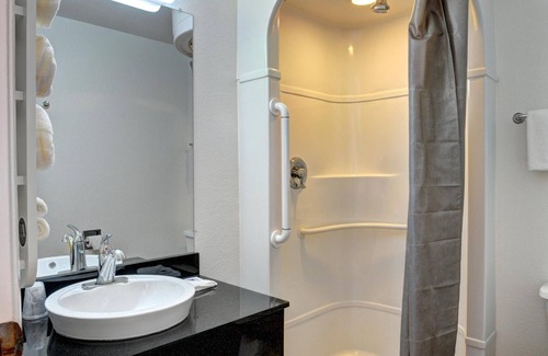 Slidell Hotel | Budget-Friendly Motel 6 Slidell, LA with Pool & Breakfast