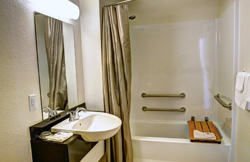 Slidell Hotel | Budget-Friendly Motel 6 Slidell, LA with Pool & Breakfast
