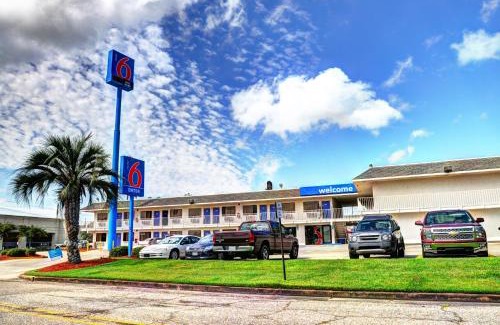 Slidell Hotel | Pet-Friendly Motel 6 in Slidell, LA - Close to New Orleans
