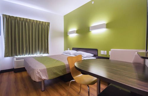 Roseland Hotel | Budget-Friendly Motel 6 in South Bend with Great Amenities