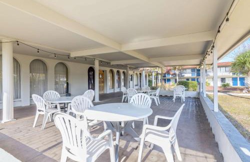 Weeki Wachee Hotel | Convenient Stay at Motel 6-Spring Hill, FL - Weeki Wachee