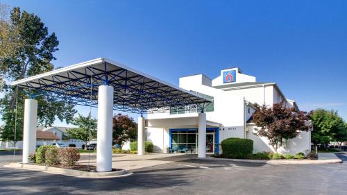 Springfield Hotel | Budget-Friendly Motel 6 in Springfield, IL with Great Amenities