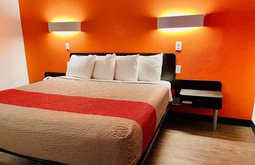 Springfield Hotel | Budget-Friendly Motel 6 in Springfield, IL with Great Amenities