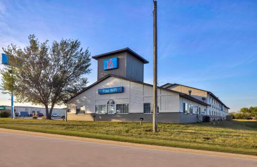Stuart Hotel | Pet-Friendly Stay at Motel 6 Stuart, IA - Rated 8.1/10