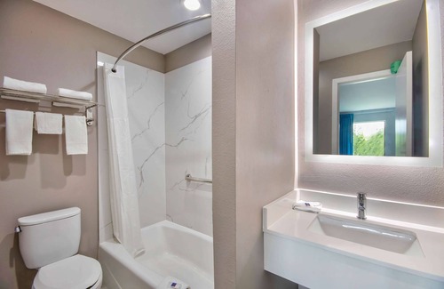 Sulphur Hotel | Budget-Friendly Motel 6 in Sulphur, LA with Breakfast
