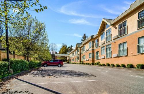 Newton Hotel | Budget-Friendly Motel 6 Surrey, BC with Ocean View & Breakfast