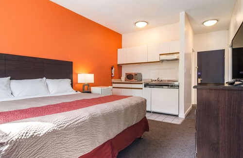 Newton Hotel | Convenient Motel 6 Surrey, BC: Family-Friendly Amenities