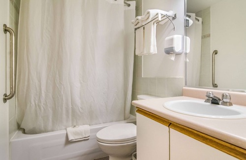 Newton Hotel | Convenient Motel 6 Surrey, BC: Family-Friendly Amenities