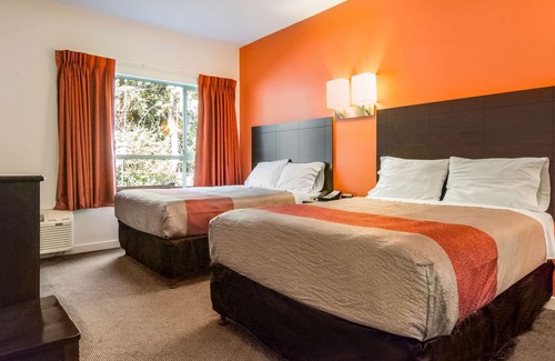 Newton Hotel | Convenient Motel 6 Surrey, BC: Family-Friendly Amenities