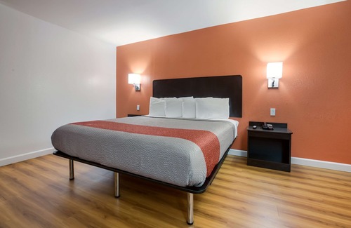 Suwanee Hotel | Convenient Motel 6 Suwanee, GA - Near Gwinnett Center