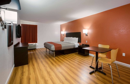 Suwanee Hotel | Convenient Motel 6 Suwanee, GA - Near Gwinnett Center