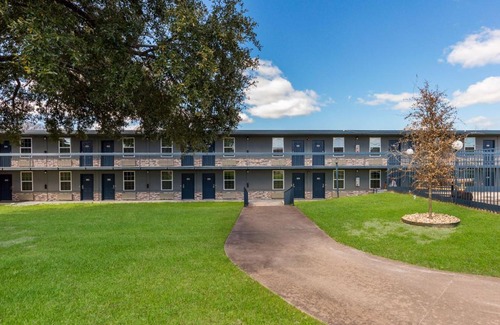Temple Hotel | Comfortable Motel 6 in Temple, TX - Pet Friendly & Accessible