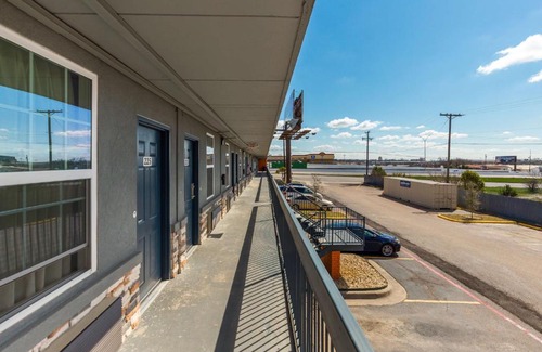 Temple Hotel | Comfortable Motel 6 in Temple, TX - Pet Friendly & Accessible