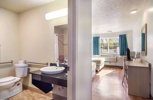 The Dalles Hotel | Budget-Friendly Motel 6 in The Dalles, OR with Pool