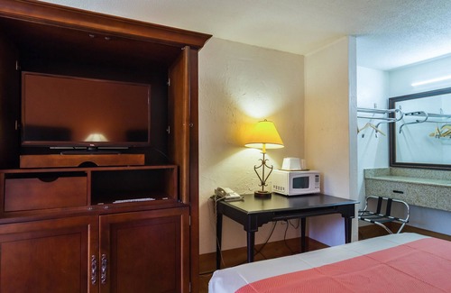 Townsend Hotel | Convenient Motel 6 Townsend, GA with Breakfast & Dining