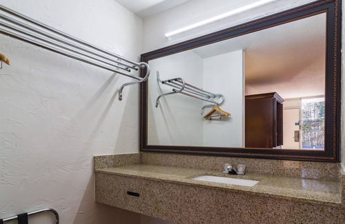 Townsend Hotel | Convenient Motel 6 Townsend, GA with Breakfast & Dining