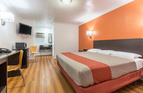 Tremonton Hotel | Budget-Friendly Motel 6 Tremonton with Family Amenities