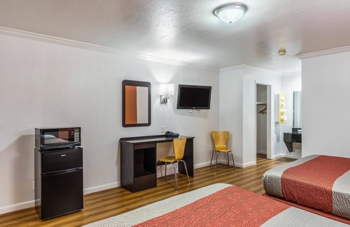 Tremonton Hotel | Budget-Friendly Motel 6 Tremonton with Family Amenities