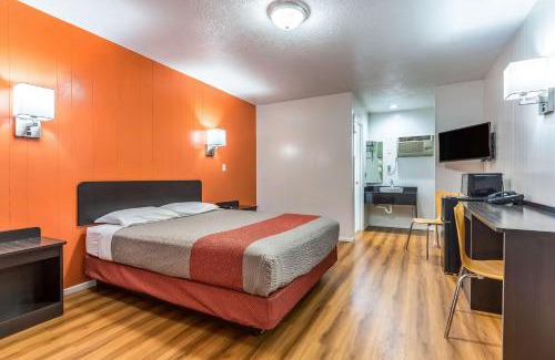 Tremonton Hotel | Pet-Friendly Motel 6 in Tremonton, UT for Family Stay