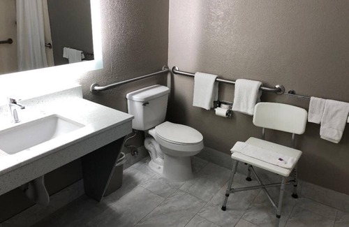 Tulsa Hotel | Budget-Friendly Stay at Motel 6 Tulsa with Pool & Breakfast