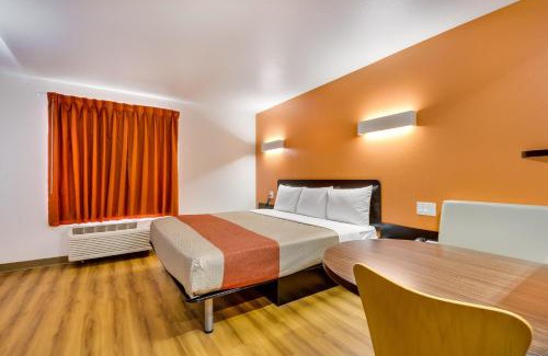Tulsa Hotel | Budget-Friendly Motel 6 in Tulsa with Pet & Child Amenities