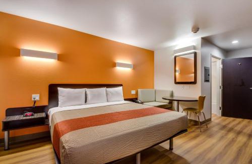 Tulsa Hotel | Budget-Friendly Motel 6 in Tulsa with Pet & Child Amenities