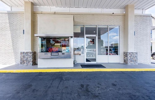 Van Buren Hotel | Comfortable Stay at Motel 6-Van Buren, AR I-40 with Pets Welcome