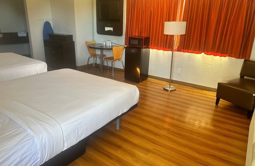 Ventura Hotel | Budget-Friendly Stay at Motel 6 Ventura, CA - Enjoy Pool & Spa